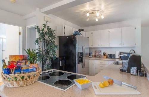 Waikiki Casa | This duplex is a 7 bedroom(s), 6 bathrooms, located in Honolulu, HI.