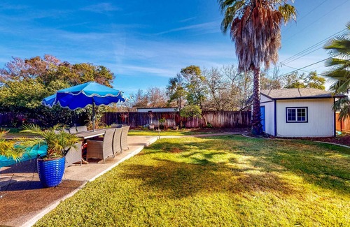Arden-Arcade Casa | Half-Acre Haven near Sights with Private Pool, Full Kitchen, Jetted Tub