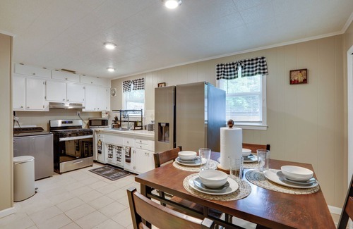 Hinesville Casa | Half-Mi to Dtwn: Hinesville Family Home w/ Yard!