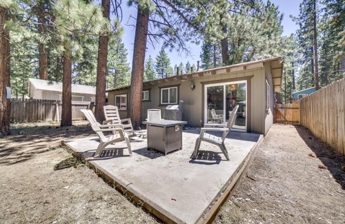 Al Tahoe Casa | half Mi to Lake Tahoe Pet-Friendly Cabin