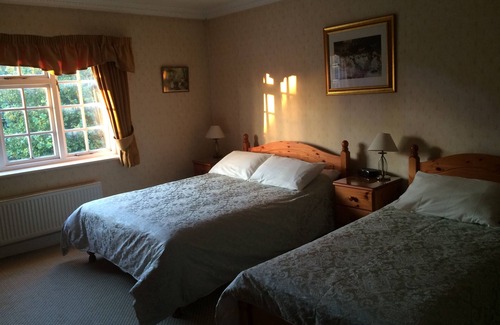 Alford Hotel | Half Moon Hotel and Restaurant