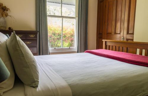 Duvauchelle Casa | Halfmoon Cottage