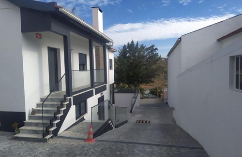 Loures Casa | Hall 92 Quartos com WC em moradia com piscina A-das-Lebres Loures