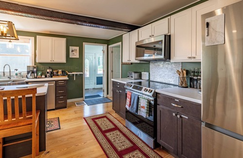 Hallowell Casa | Hallowell Hilltop Home with A/C, Hot Tub & Sauna