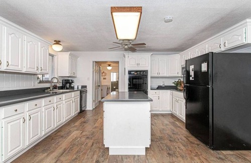 Ashley Oaks Casa | Halls Rancher on 3 Private Acres