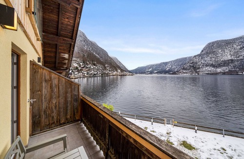Hallstatt Casa | Hallstatt Seafront 5 - Room with balcony and private bathroom