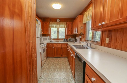 Southern Shores Casa | Hameljuice - Classic 3 BR Oceanside Beach Cottage - close to beach