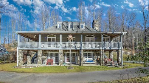 Mars Hill Casa | Hamersmith Hollow Retreat Estate by AvantStay Great Views
