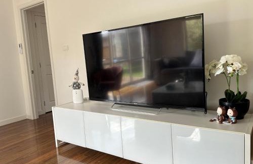 Hamilton Casa | Hamilton Cozy Corner Retreat