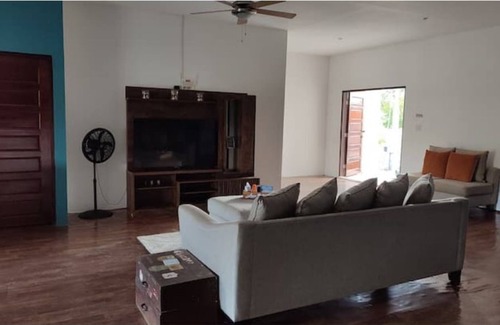 Ladyville Casa | Hammock/Porch/pond view/entire home near airport