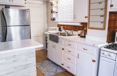 Wilkinsburg Casa | Hamnett Gallery House