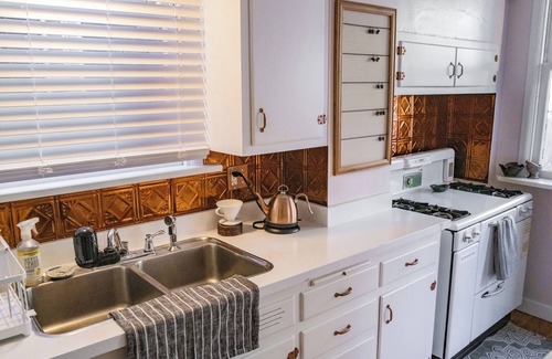 Wilkinsburg Casa | Hamnett Gallery House
