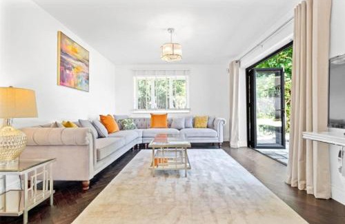 Chilworth Casa | Hampshire gated home in exclusive location