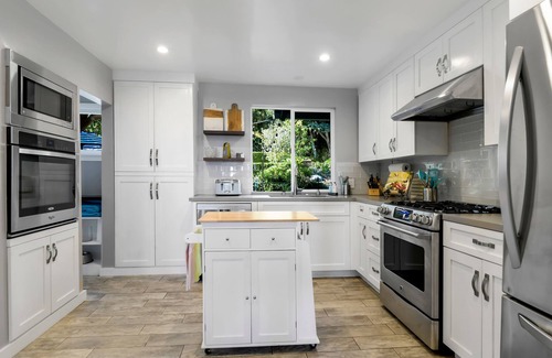 Pacific Palisades Casa | "Hampton House" Ocean Views. Family & Pet Friendly. WEEKLY AND MONTHLY DISCOUNTS