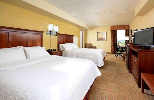 Northeast Raleigh Hotel | Hampton Inn Raleigh-Capital Blvd. North