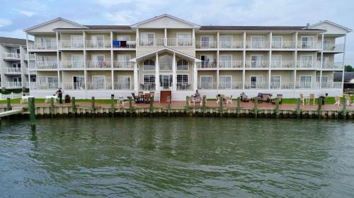 Chincoteague Hotel | Hampton Inn & Suites Chincoteague-Waterfront, Va