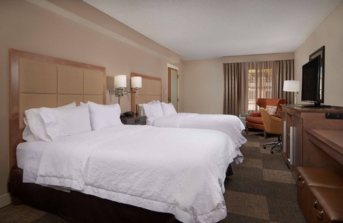 Paradise Valley Village Hotel | Hampton Inn & Suites Phoenix/Scottsdale