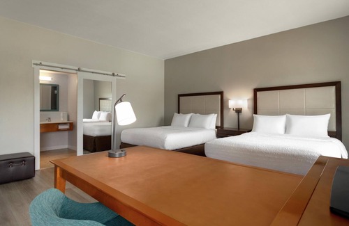 Temple Crest Hotel | Hampton Inn & Suites Tampa Busch Gardens Area