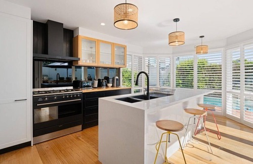 Blairgowrie Casa | HAMPTON'S STYLE BEACHSIDE HOLIDAY ESCAPE & GAS HEATED POOL, HUGHES, SORRENTO