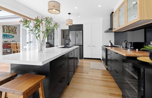 Blairgowrie Casa | HAMPTON'S STYLE BEACHSIDE HOLIDAY ESCAPE & GAS HEATED POOL, HUGHES, SORRENTO
