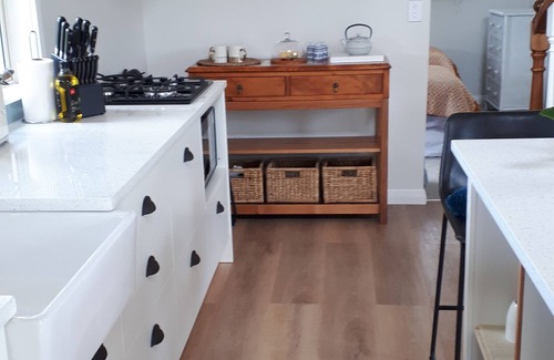 Whangarei Heads Cabaña | Hamptons Coastal Cottage 2mins from beaches, huge deck