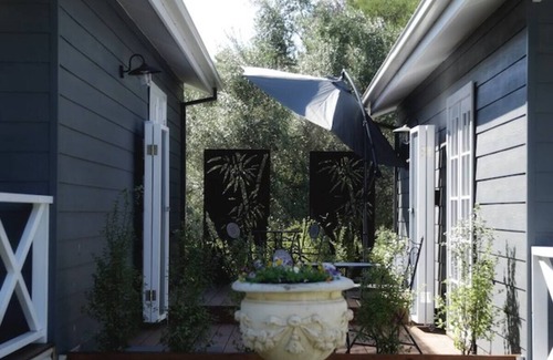 Rye Cabaña | Hamptons In Rye Green Room 3 Mins to Famous Hot Springs!