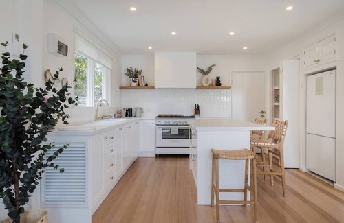 Dromana Casa | Hamptons on Heales Classic Beach House Charm
