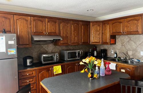 Northwest Calgary Casa | Hamptons Rose garden family!