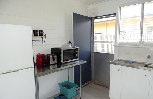 Port Vincent Casa | "Hamptons" self-contained holiday unit. Walk to beach and shops