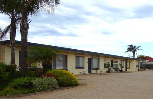 Port Vincent Casa | "Hamptons" self-contained holiday unit. Walk to beach and shops