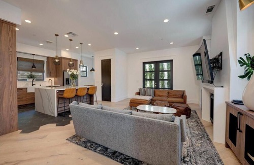 Folsom Casa | Hand Crafted Colonial-Style Home in The Heart of Folsom