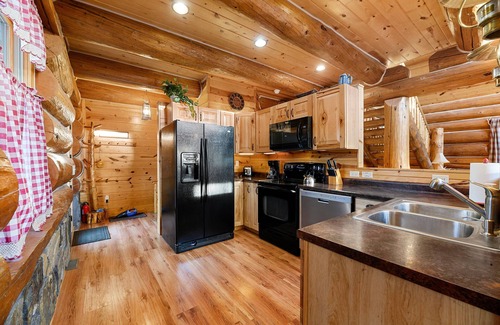 Custer Cabina | Casi Nueva Mano-Tallada Inicio Entrar en 11 acres Aislado