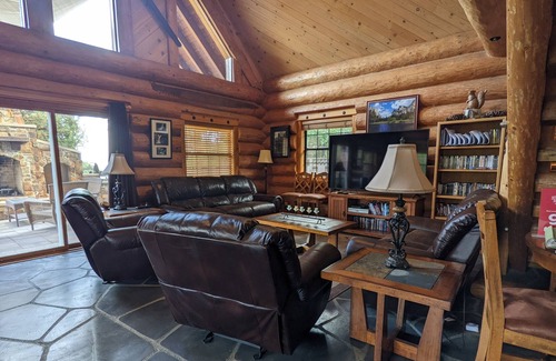Ahwahnee Casa | Handcrafted Log Wood Lodge