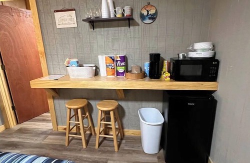 Kirby Cabina | Handicap-Accessible Cabin Near Kirby Landing & Lake Greeson – Pet-Friendly
