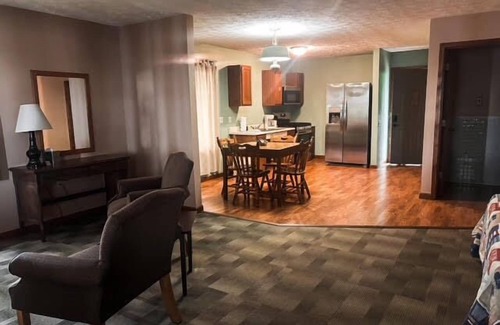 Golconda Casa | Handicap Accessible Two Bedroom Bungalow w/ Full Kitchen