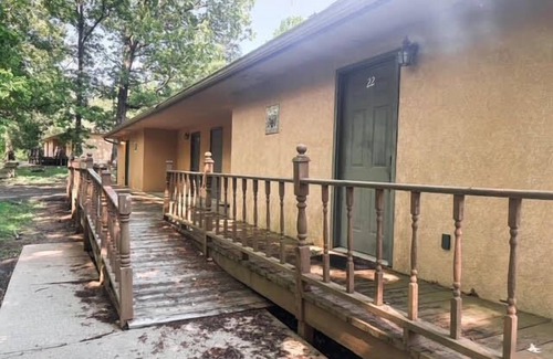 Golconda Casa | Handicap Accessible Two Bedroom Bungalow w/ Full Kitchen