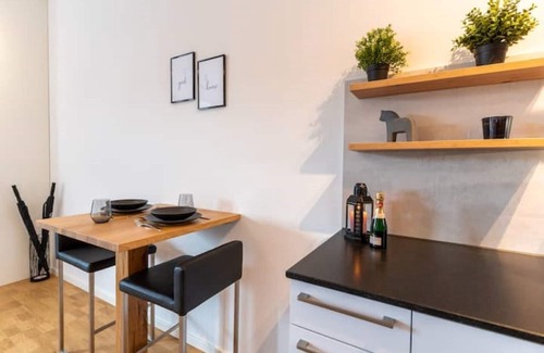 Altdorf Condominio | Handmade | Kitchen | Office | High quality | Netflix