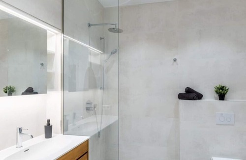 Altdorf Condominio | Handmade | Kitchen | Office | High quality | Netflix