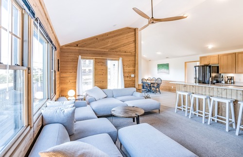 Palisade Acres Casa | Handsome raised home with private hot tub, & central AC