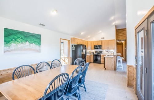 Palisade Acres Casa | Handsome raised home with private hot tub, & central AC