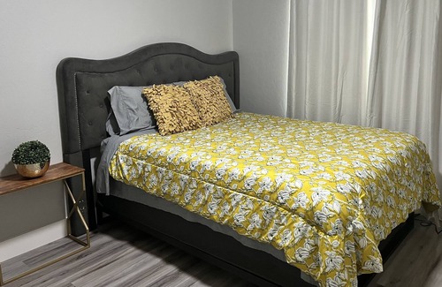 Hanford Casa | Hanford Casita (Home Away from home)