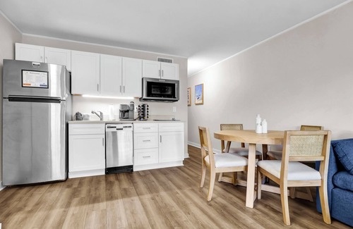 Wrightsville Beach Condominio | Hang Ten at Summer Sands Suites 108 – Newly Remodeled & Pet-Friendly!