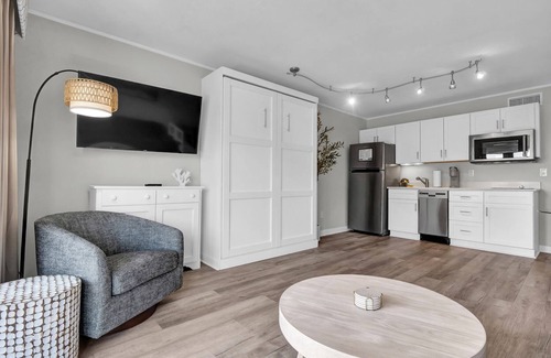 Wrightsville Beach Condominio | Hang Ten at Summer Sands Suites 308 – Newly Remodeled & Pet-Friendly!