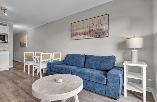 Wrightsville Beach Condominio | Hang Ten at Summer Sands Suites 308 – Newly Remodeled & Pet-Friendly!