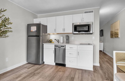 Wrightsville Beach Condominio | Hang Ten at Summer Sands Suites 308 – Newly Remodeled & Pet-Friendly!