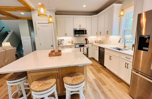 Tranquil Harbour Casa | Hang Zen! This house has it all! 2 minute walk to the beach
