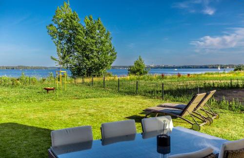 Schwerin Apartamento | Hangar 19 Luxusbungalow am See mit Kamin 3