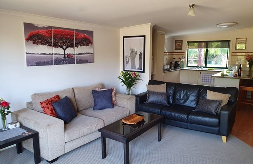 Woodend Casa | Hanging Rock, Bodegas, Woodend, Country Getaway, Bed and Breakfast.