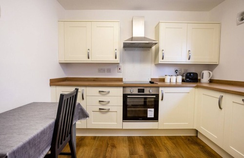 Hanham Apartamento | Hanham Apartment Long Stay Discounts Sleep 9
