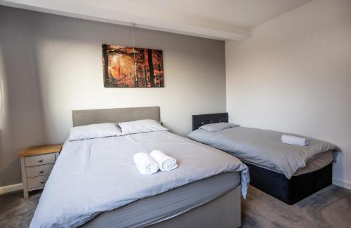 Hanham Apartamento | Hanham Rd Central Location Long Stay Sleeps 9 by ShortStayUK